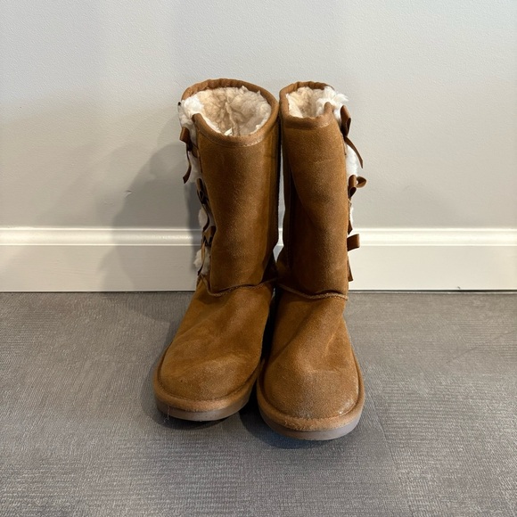 UGG‎ Brown Shearling Boots with Bows  Kids Size Three - Picture 1 of 4